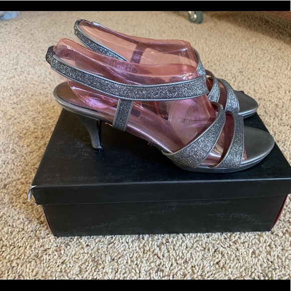 NINA NOLGA PEWTER HEELS 10 - Picture 1 of 7